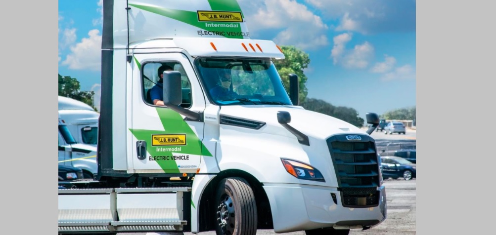 Freightliner eCascadia está siendo probado por empresas logísticas de USA