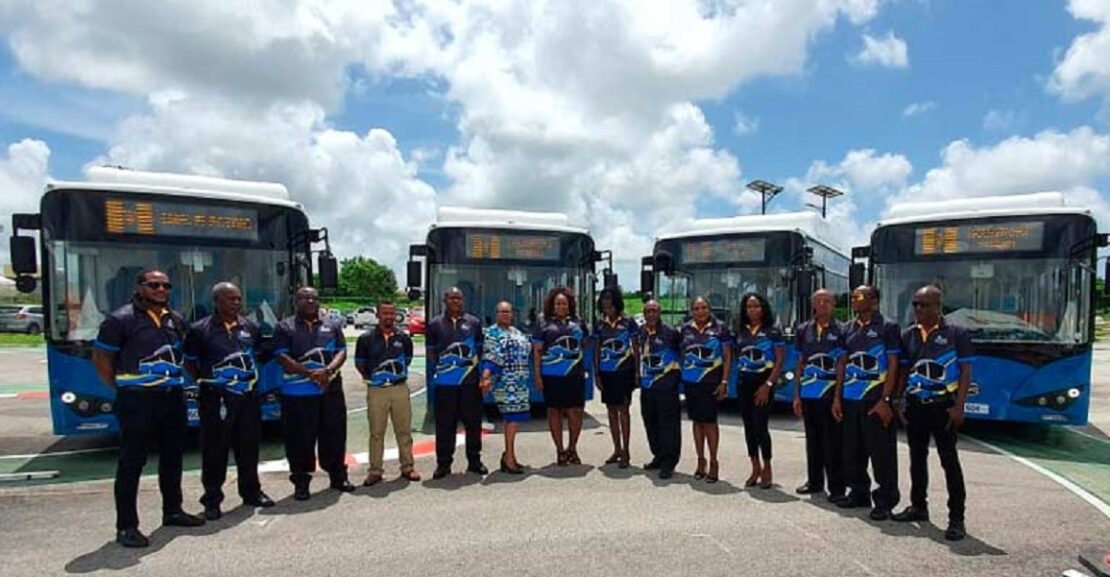 Barbados recibe 33 buses eléctricos BYD para electrificar el transporte público
