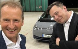 Musk prueba el Volkswagen ID.3 junto al CEO del fabricante alemán