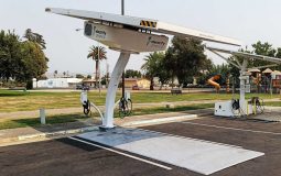 Electrify America despliega cargadores para vehículos eléctricos con energía solar